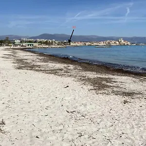 https://vue-mer-et-remparts-entre-vieille-ville-et-plages.fr-provencehotel.com